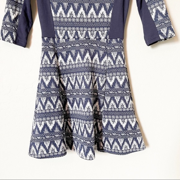 H&M Women's Printed Fit and Flare Mini Dress Navy Blue Keyhole Back 4 NWT - Picture 3 of 6